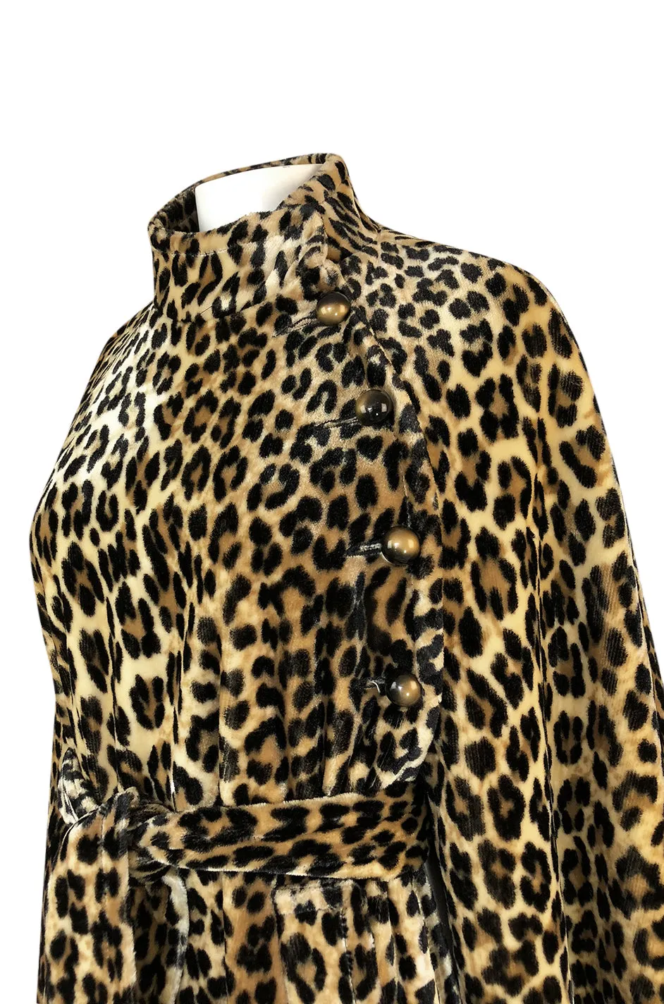 1960s Unlabeled Leopard Printed Faux Fur Velveteen Belted Cape