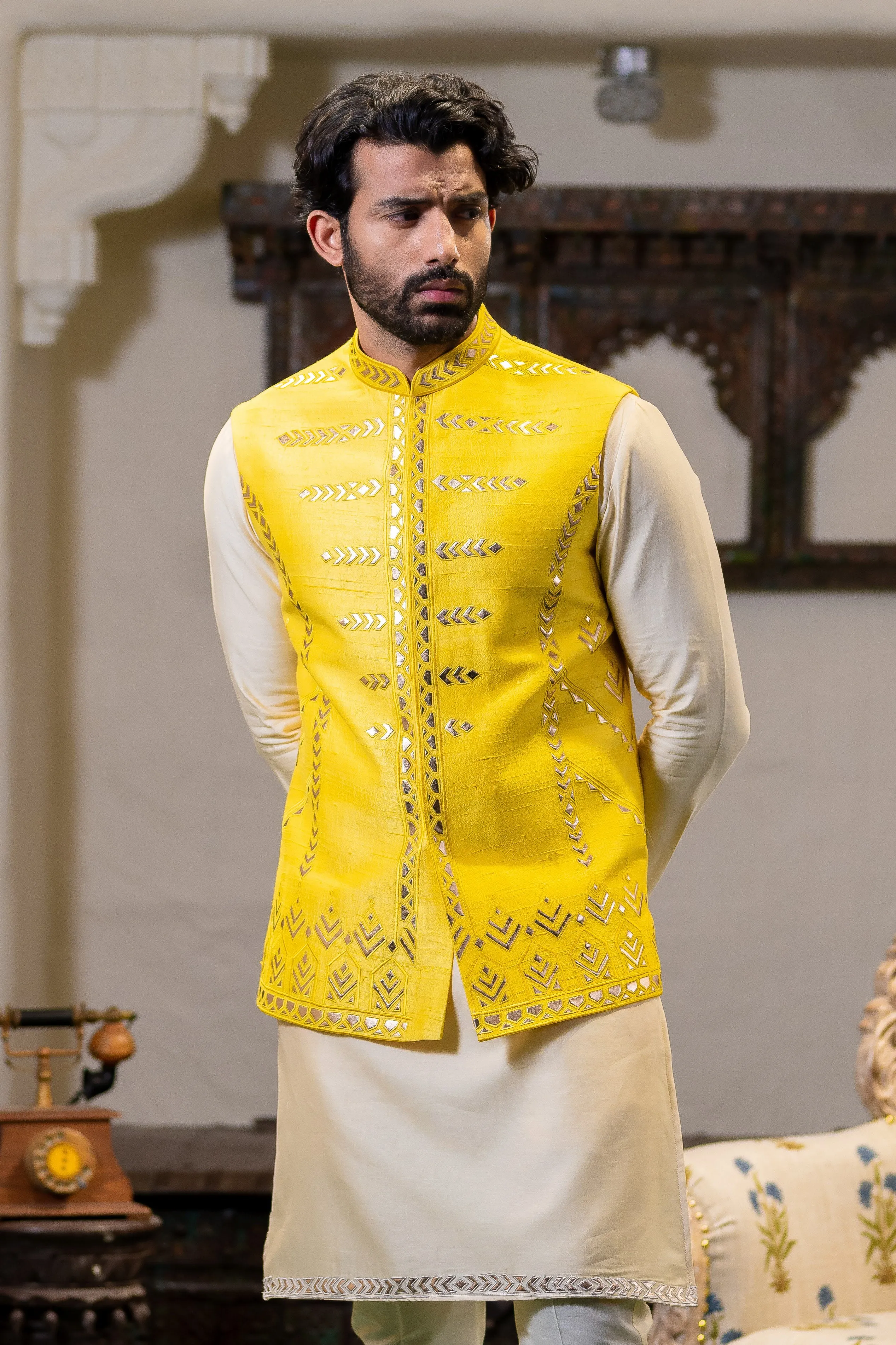 Kurta Set In Beige And Yellow With Leather Work On The Koti