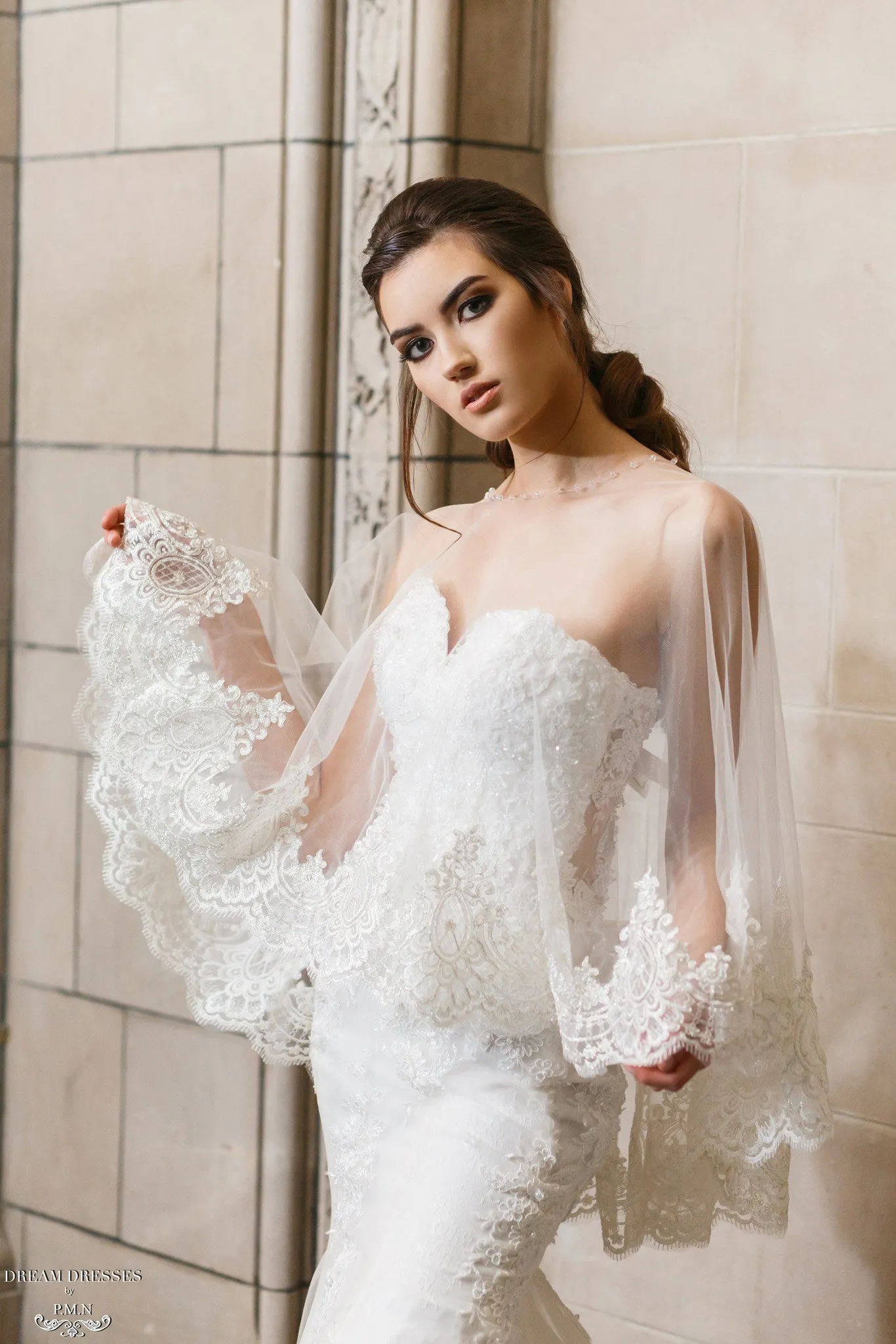 Lace Bridal Cape (#LÉONIE)