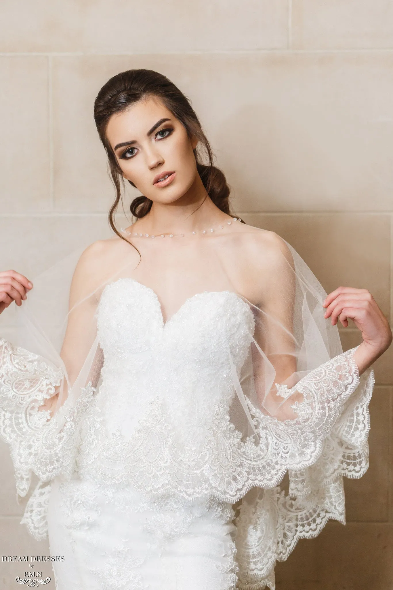 Lace Bridal Cape (#LÉONIE)