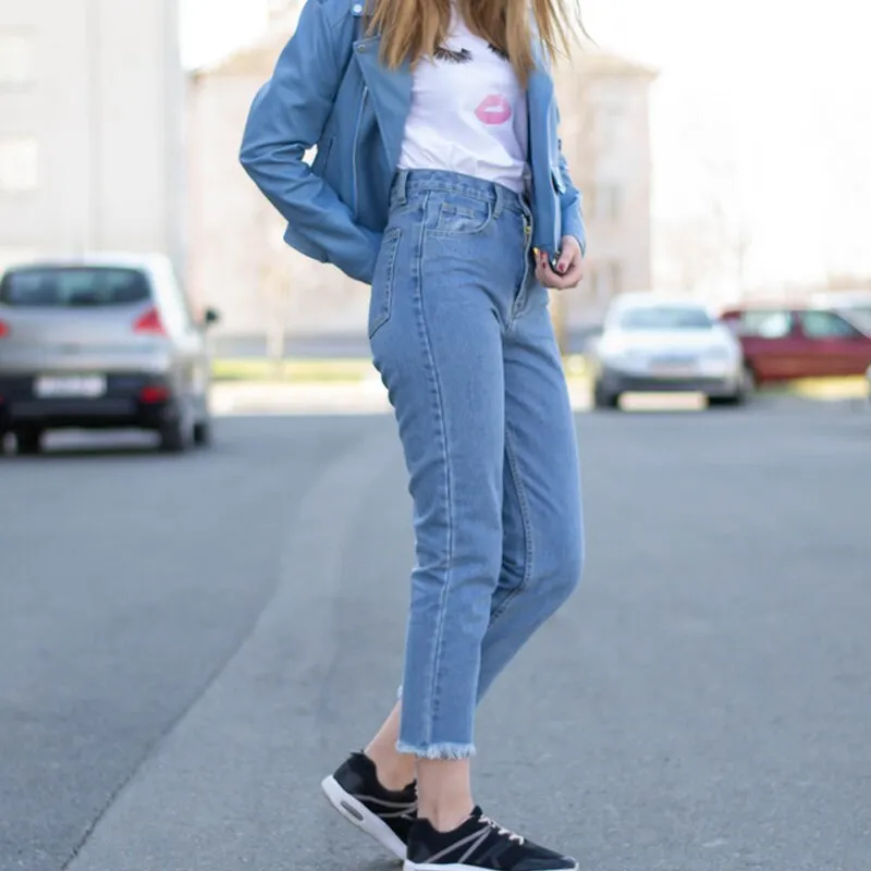 Lightweight and Loose High Waist Boyfriend Jeans