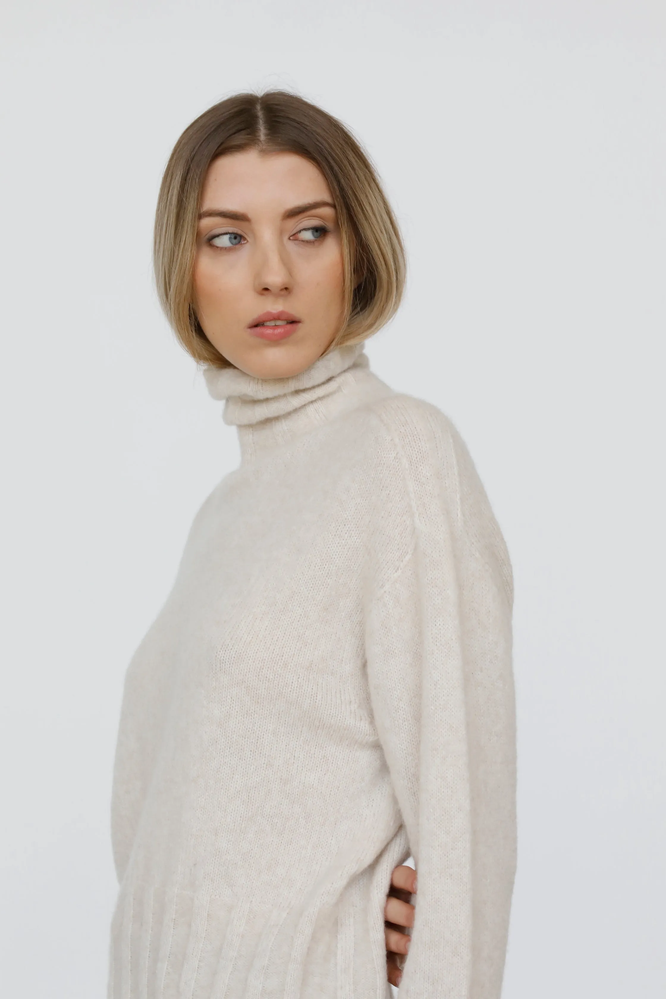 Selene - Turtleneck with wide ribbing on the bottom in Wool