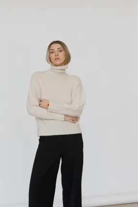 Selene - Turtleneck with wide ribbing on the bottom in Wool