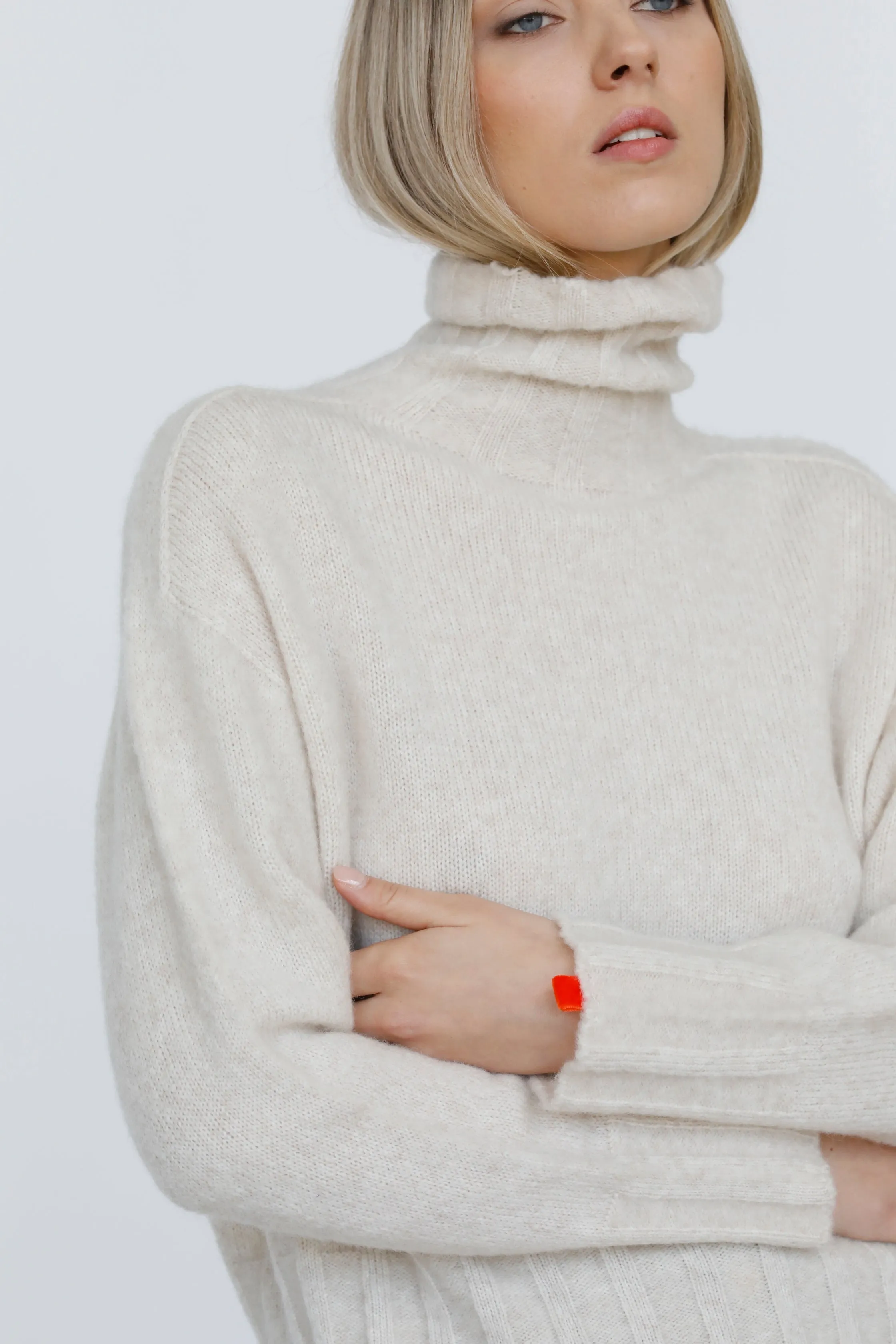 Selene - Turtleneck with wide ribbing on the bottom in Wool