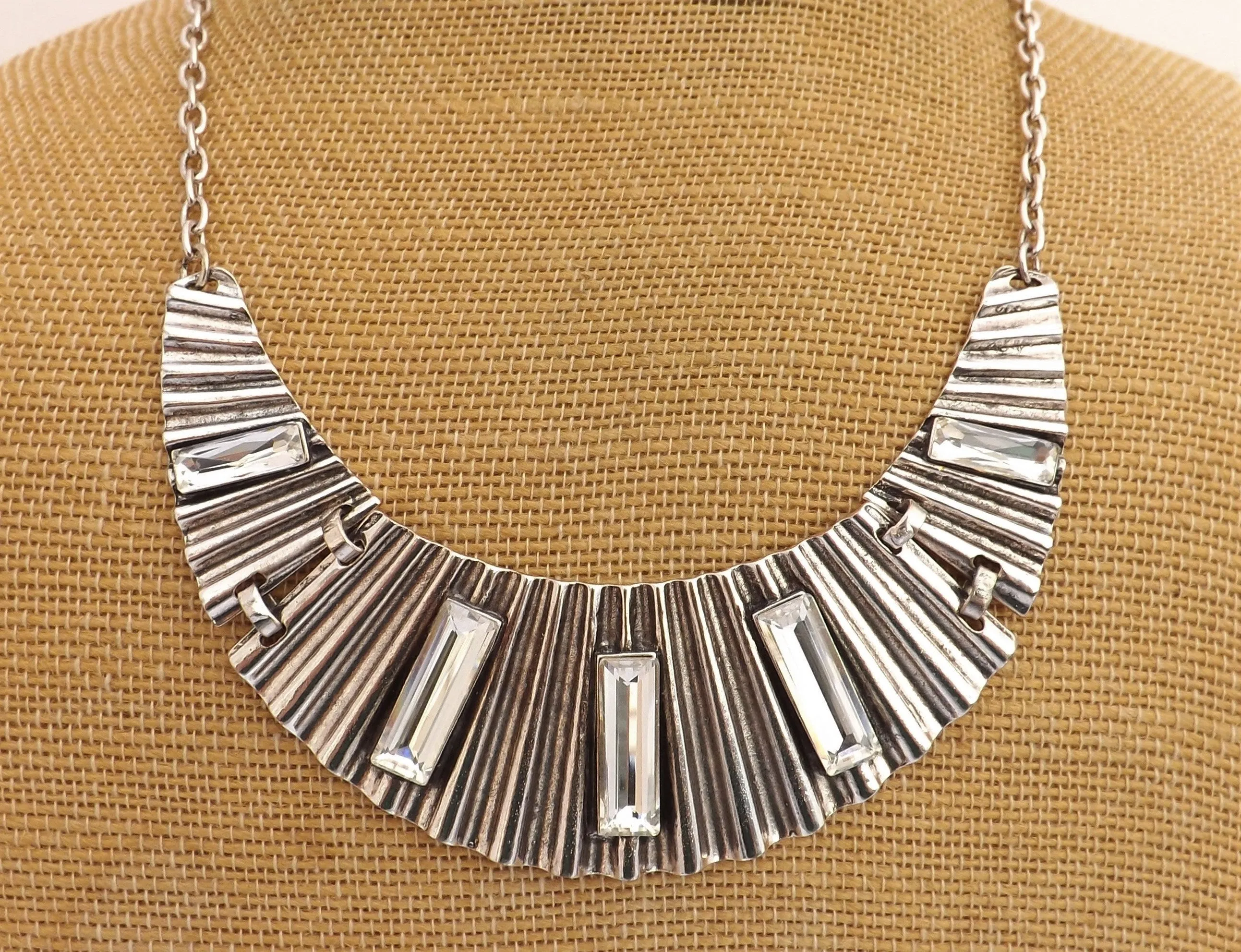 Silver Tone Fan Effect Collar Necklace with Matching Earrings