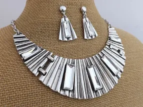 Silver Tone Fan Effect Collar Necklace with Matching Earrings