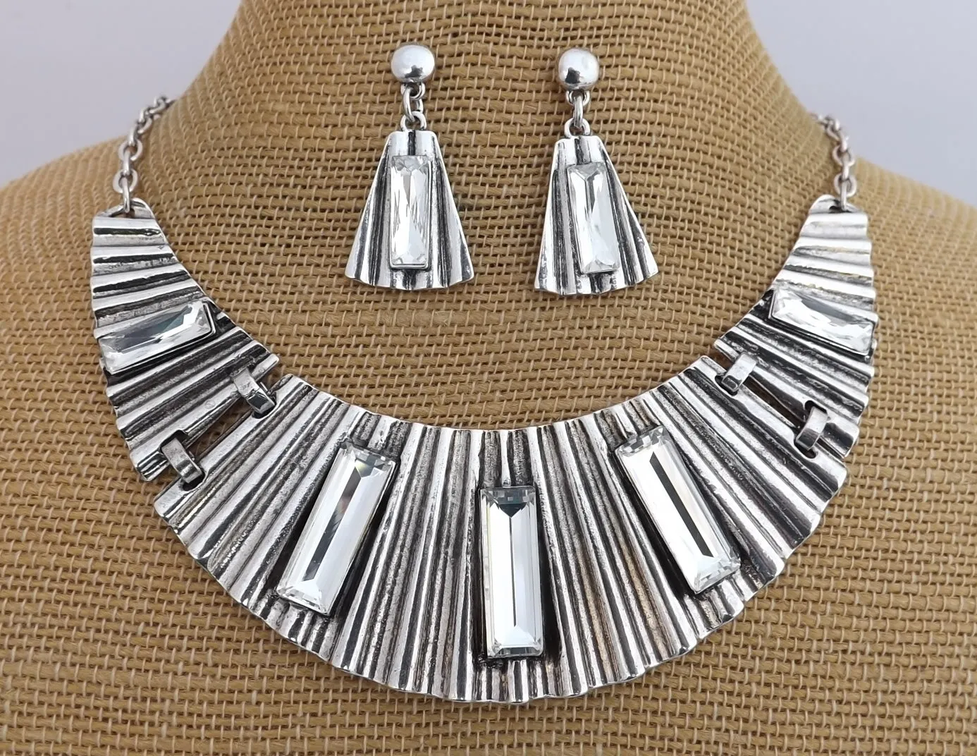 Silver Tone Fan Effect Collar Necklace with Matching Earrings