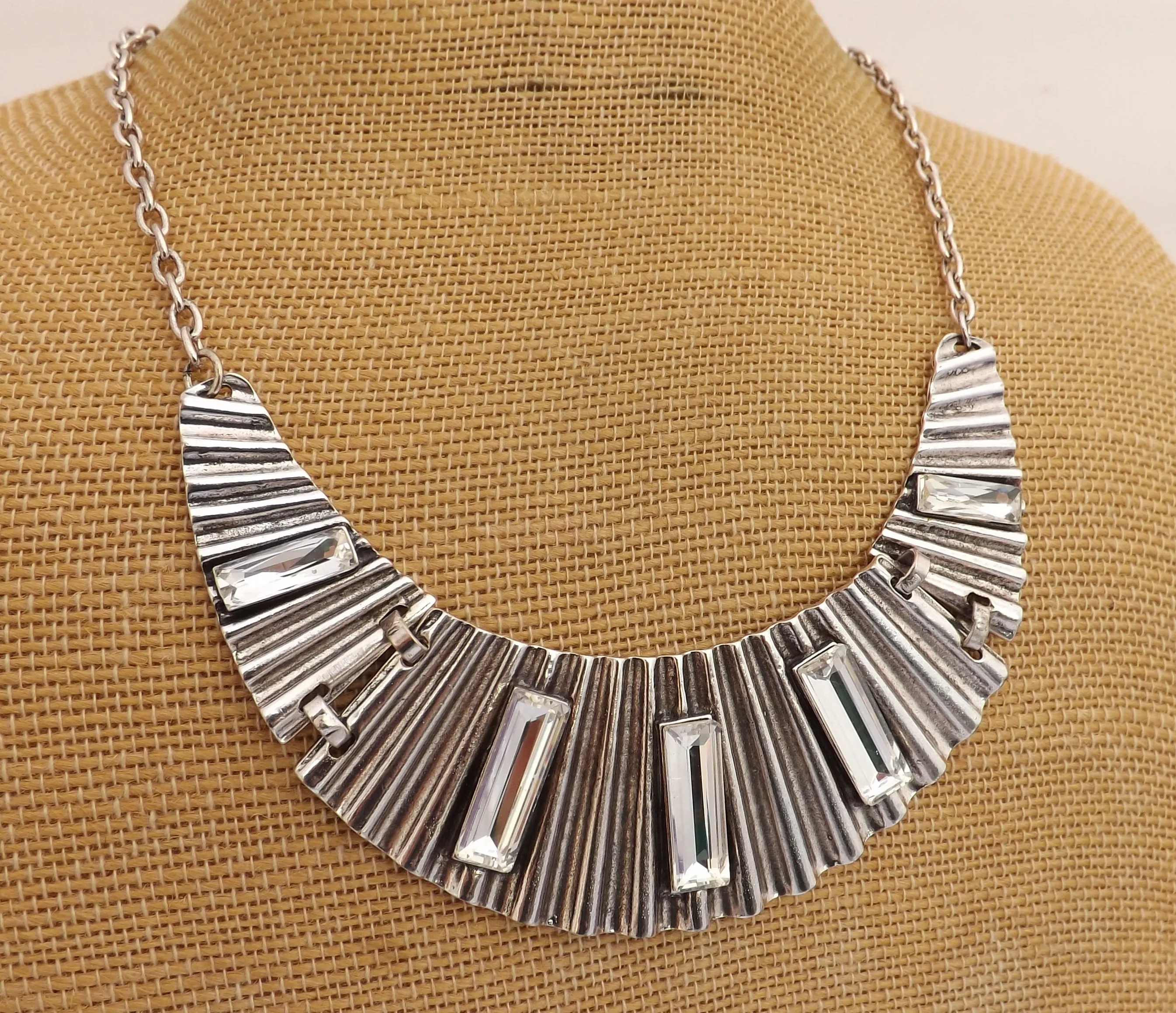 Silver Tone Fan Effect Collar Necklace with Matching Earrings