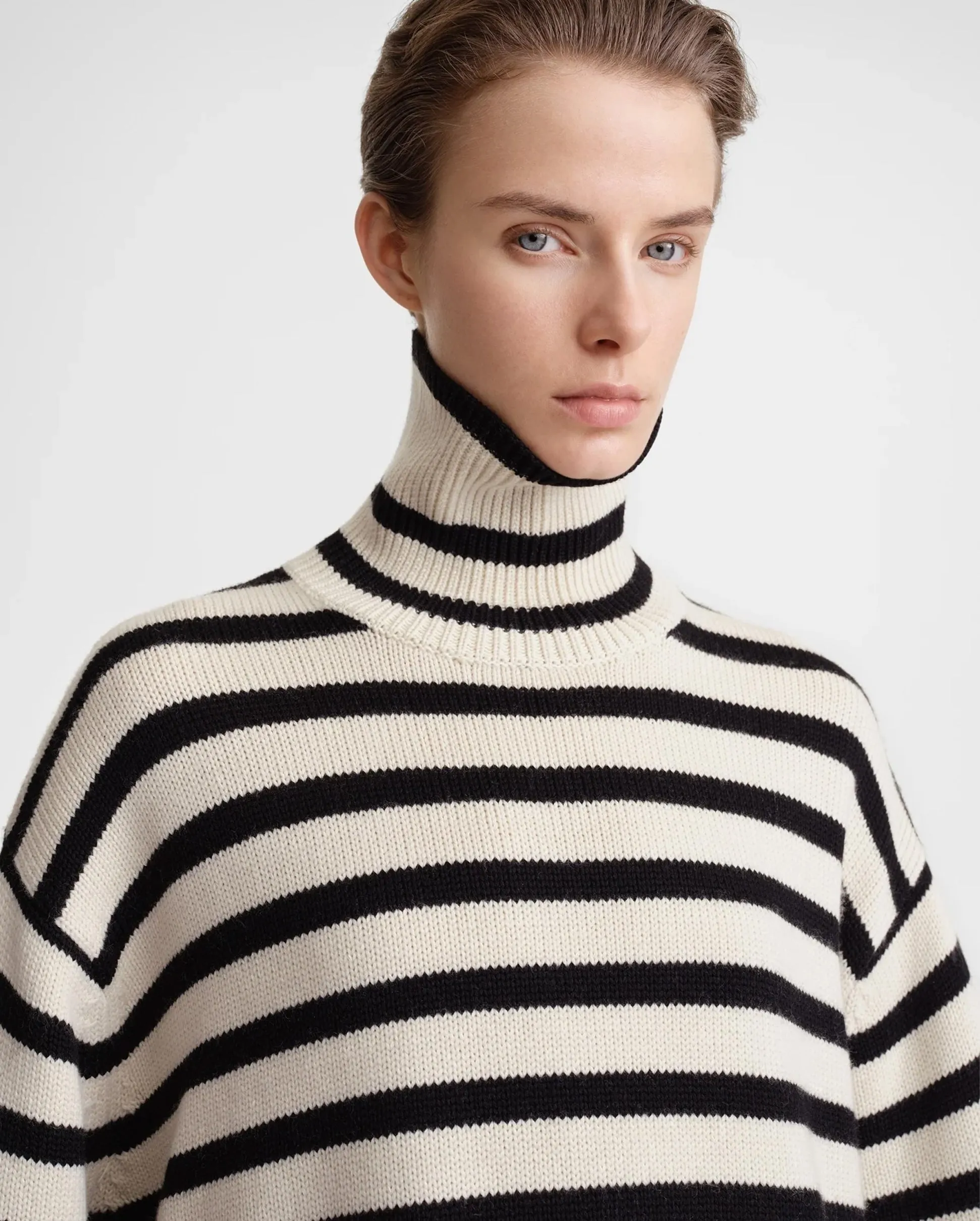 STRIPE TURTLENECK / SAND